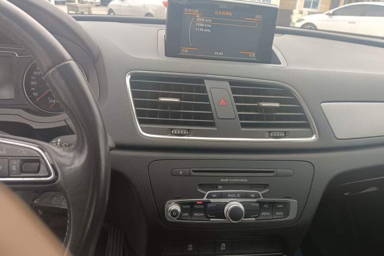 Used Audi Q3 2015 35 TFSI Ambition Edition Audio And AC Panel