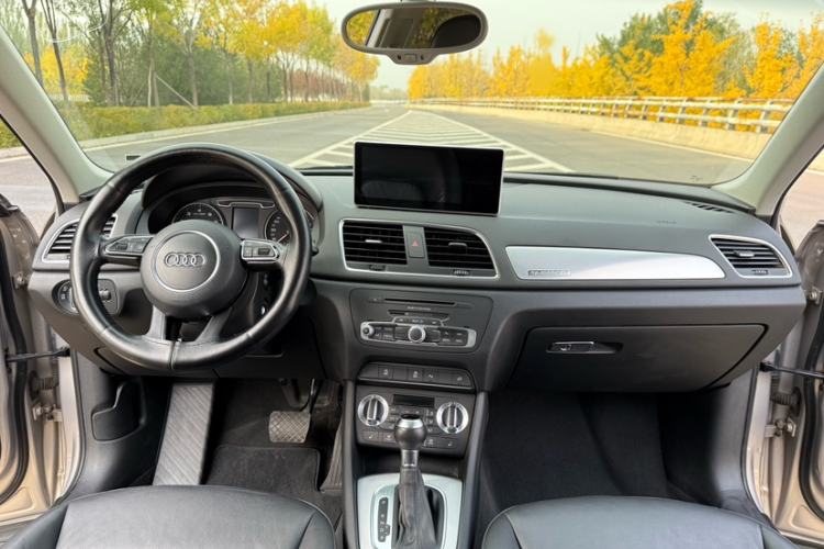 Used Audi Q3 2015 35 TFSI quattro Technology Edition Interior 1