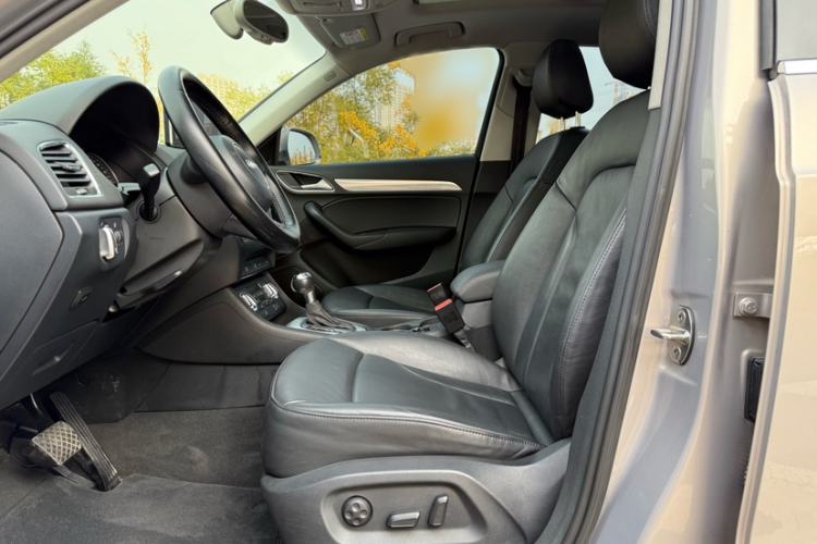 Used Audi Q3 2015 35 TFSI quattro Technology Edition Interior 2