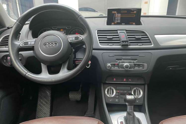 Used Audi Q3 2015 35 TFSI Comfort Model Interior 3