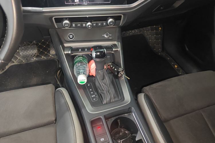 Used Audi Q3 2023 35 TFSI Fashion Dynamic Model (1.4T) Gear Lever