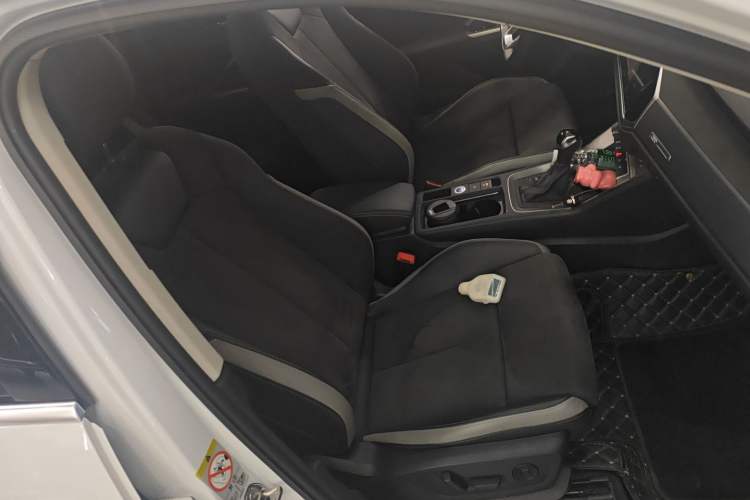 Used Audi Q3 2023 35 TFSI Fashion Dynamic Model (1.4T) Right Front Seat