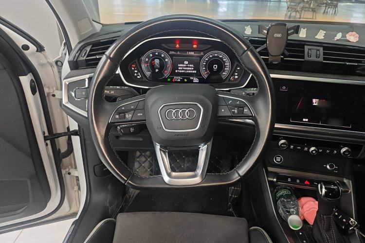 Used Audi Q3 2023 35 TFSI Fashion Dynamic Model (1.4T) Steering Wheel