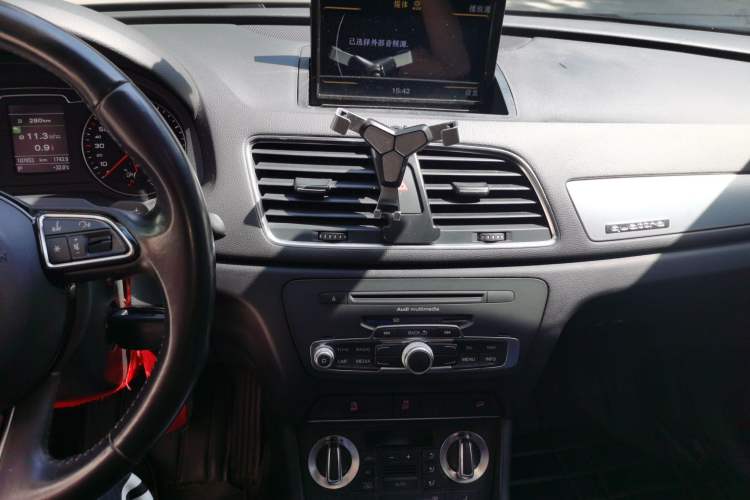 Used Audi Q3 2012 35 TFSI quattro Comfort Model Audio And AC Panel