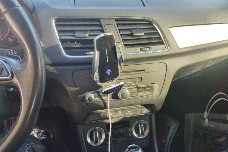 Used Audi Q3 2012 35 TFSI quattro Comfort Model Audio And AC Panel