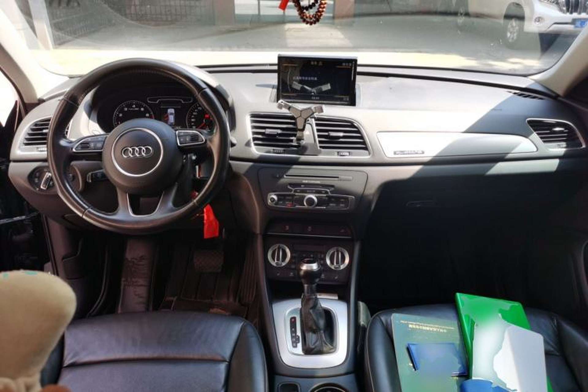 Used Audi Q3 2012 35 TFSI quattro Comfort Model Center Console