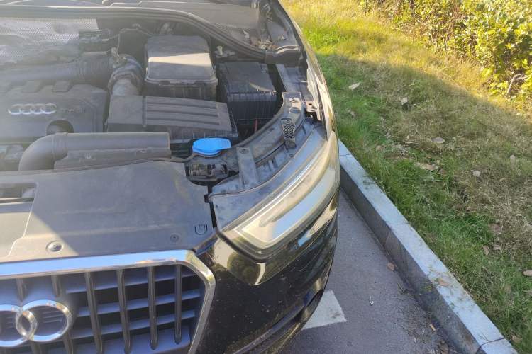 Used Audi Q3 2012 35 TFSI quattro Comfort Model Engine Bay Left