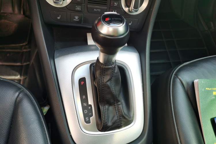 Used Audi Q3 2012 35 TFSI quattro Comfort Model Gear Lever