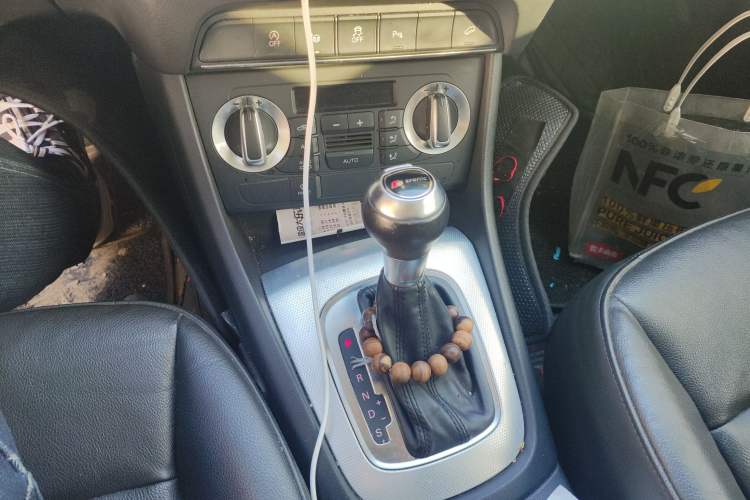 Used Audi Q3 2012 35 TFSI quattro Comfort Model Gear Lever