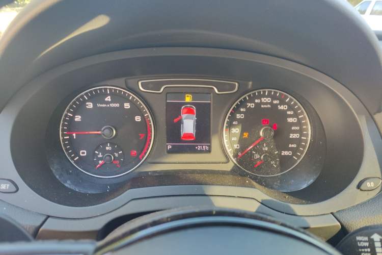 Used Audi Q3 2012 35 TFSI quattro Comfort Model Instrument Cluster