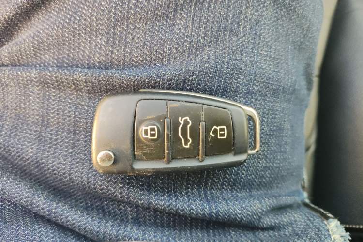 Used Audi Q3 2012 35 TFSI quattro Comfort Model Vehicle Key