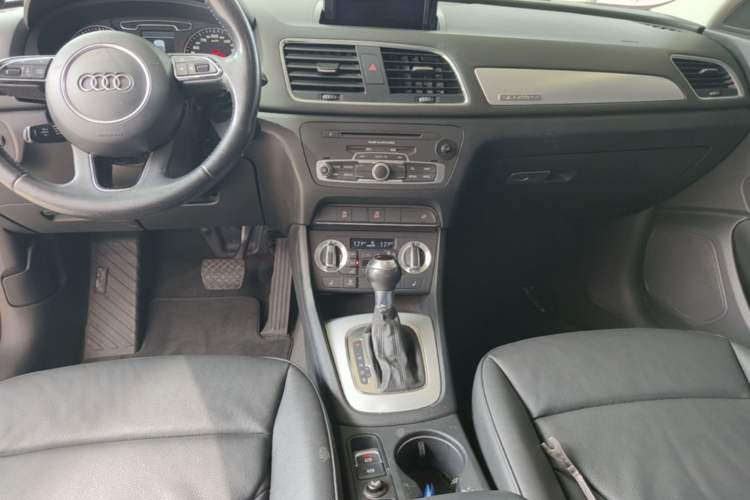 Used Audi Q3 2012 35 TFSI quattro Comfort Model Audio And AC Panel