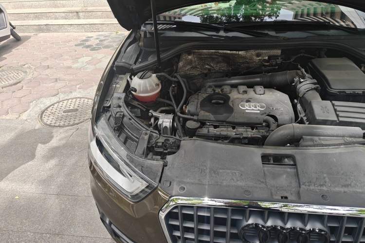 Used Audi Q3 2012 35 TFSI quattro Comfort Model Engine Bay Right