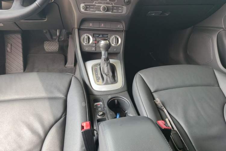 Used Audi Q3 2012 35 TFSI quattro Comfort Model Gear Lever