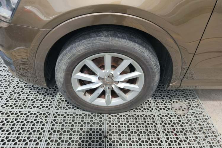 Used Audi Q3 2012 35 TFSI quattro Comfort Model Left Front Wheel Hub