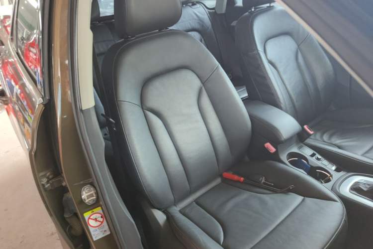 Used Audi Q3 2012 35 TFSI quattro Comfort Model Right Front Seat