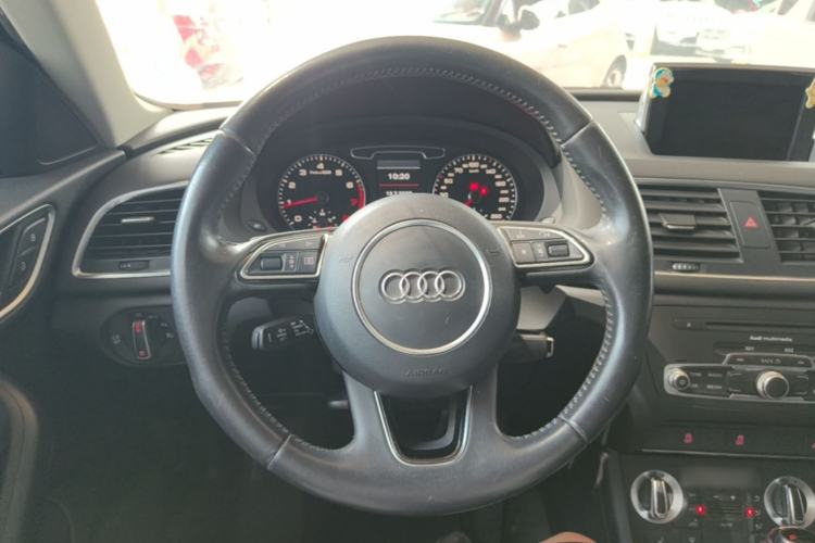 Used Audi Q3 2012 35 TFSI quattro Comfort Model Steering Wheel