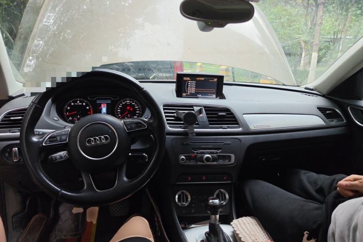 Used Audi Q3 2012 35 TFSI quattro Comfort Model Center Console