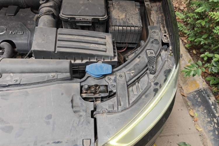 Used Audi Q3 2012 35 TFSI quattro Comfort Model Engine Bay Left