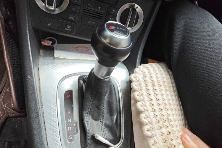 Used Audi Q3 2012 35 TFSI quattro Comfort Model Gear Lever