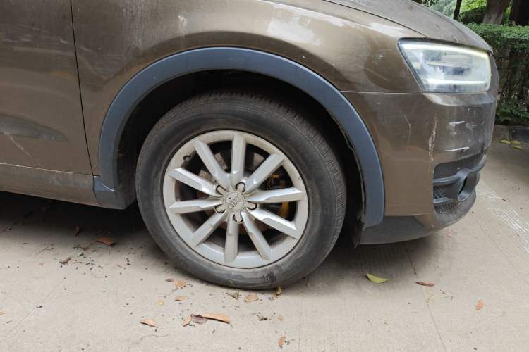 Used Audi Q3 2012 35 TFSI quattro Comfort Model Right Front Wheel Hub