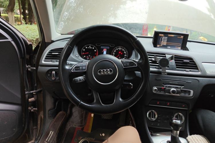 Used Audi Q3 2012 35 TFSI quattro Comfort Model Steering Wheel