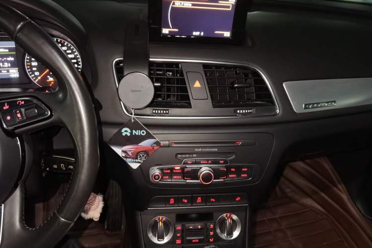 Used Audi Q3 2012 35 TFSI quattro Comfort Model Audio And AC Panel