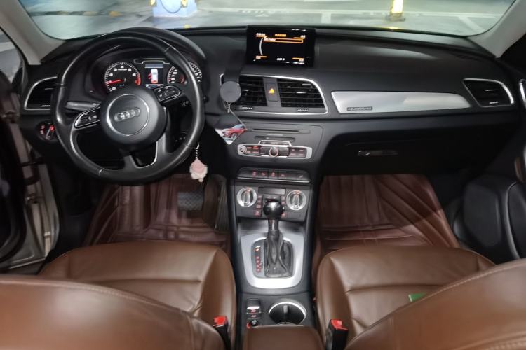 Used Audi Q3 2012 35 TFSI quattro Comfort Model Center Console