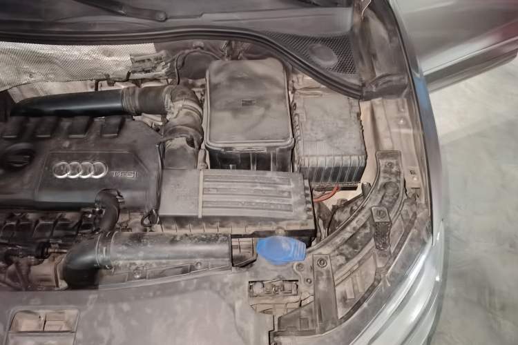 Used Audi Q3 2012 35 TFSI quattro Comfort Model Engine Bay Left