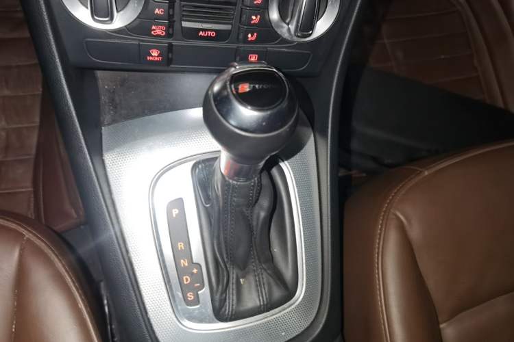 Used Audi Q3 2012 35 TFSI quattro Comfort Model Gear Lever