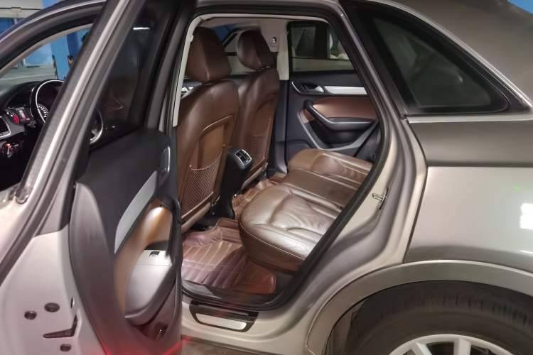 Used Audi Q3 2012 35 TFSI quattro Comfort Model Left Rear Seat