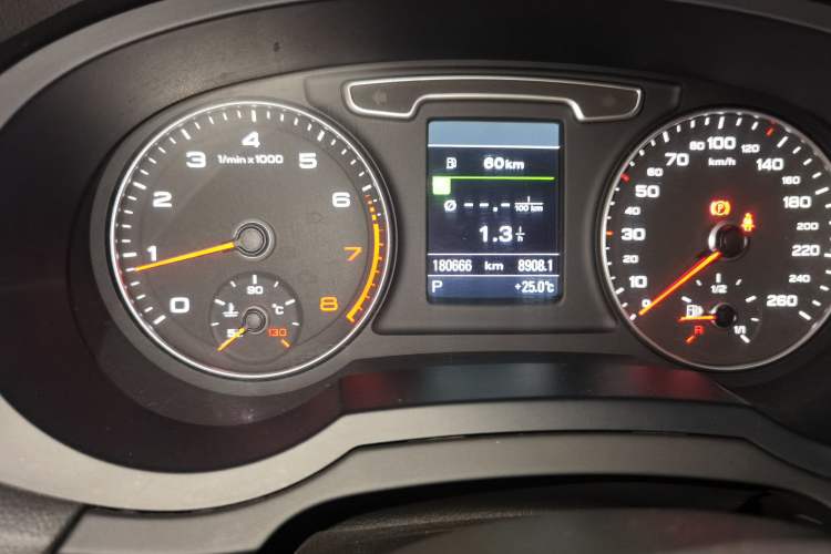 Used Audi Q3 2012 35 TFSI quattro Comfort Model Odometer Close Up