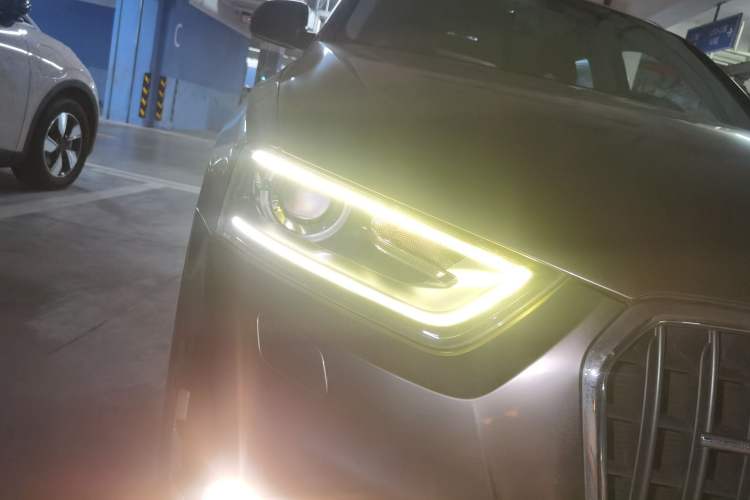 Used Audi Q3 2012 35 TFSI quattro Comfort Model Right Front Headlight