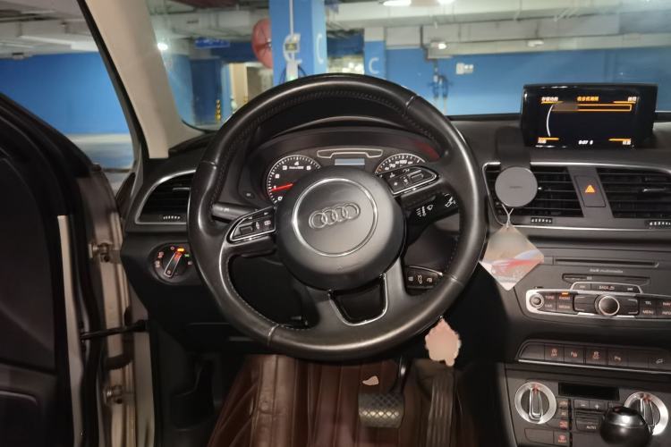 Used Audi Q3 2012 35 TFSI quattro Comfort Model Steering Wheel