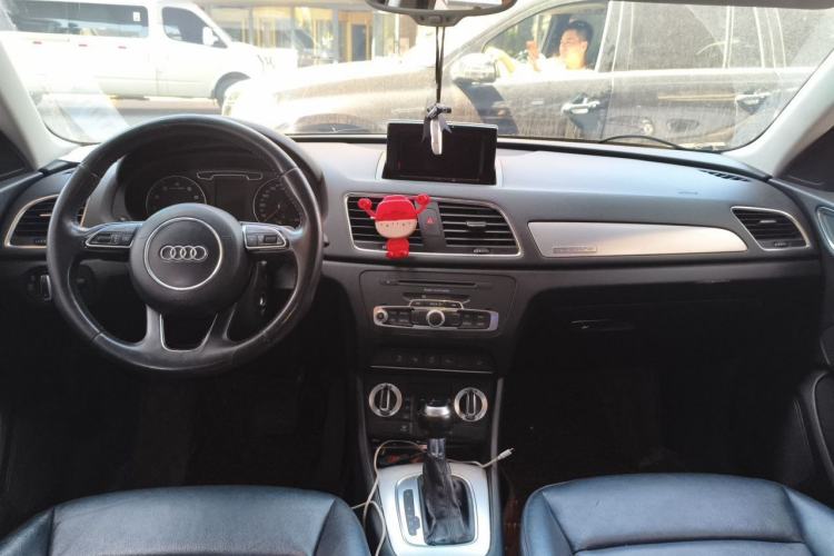 Used Audi Q3 2012 35 TFSI quattro Comfort Model Center Console