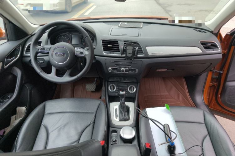 Used Audi Q3 2012 35 TFSI quattro Comfort Model Center Console