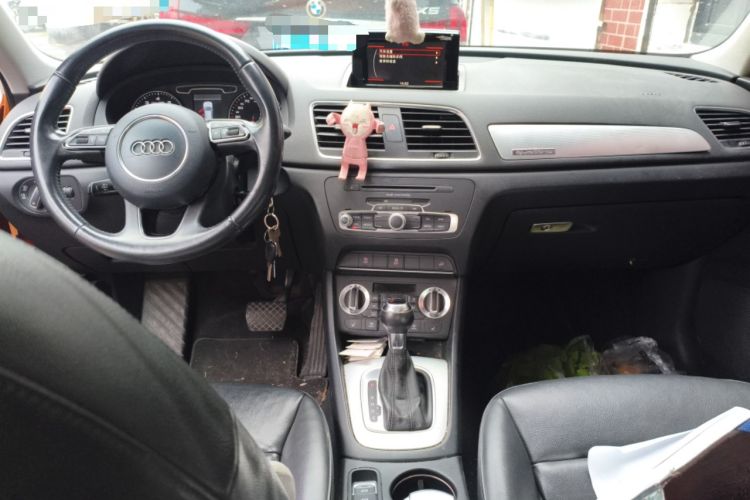 Used Audi Q3 2012 35 TFSI quattro Comfort Model Center Console