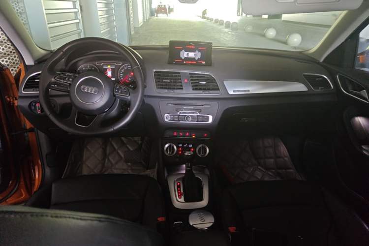 Used Audi Q3 2012 35 TFSI quattro Comfort Model Center Console