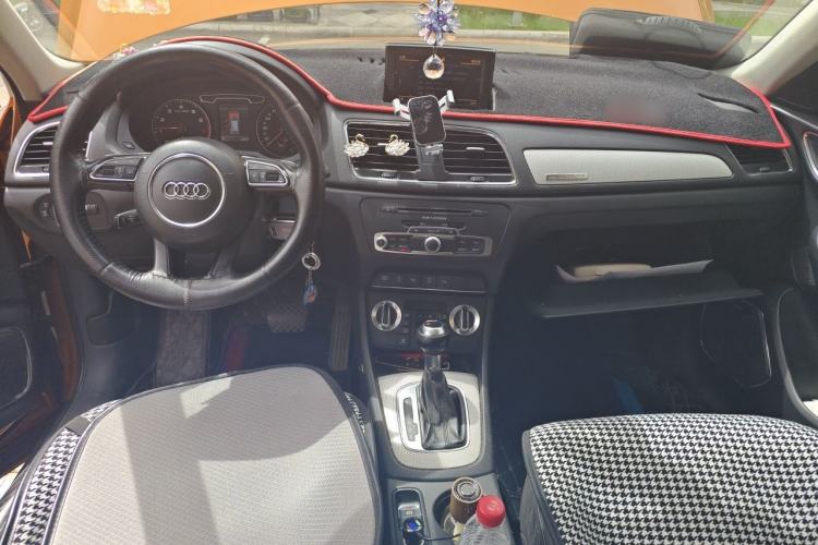 Used Audi Q3 2012 40 TFSI quattro Sport Edition Center Console