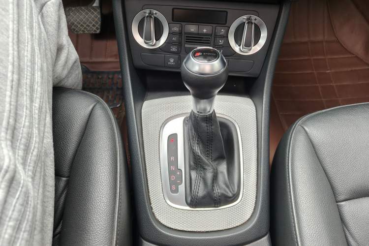 Used Audi Q3 2012 35 TFSI quattro Comfort Model Gear Lever