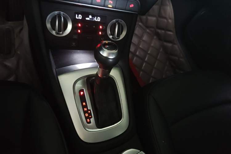 Used Audi Q3 2012 35 TFSI quattro Comfort Model Gear Lever
