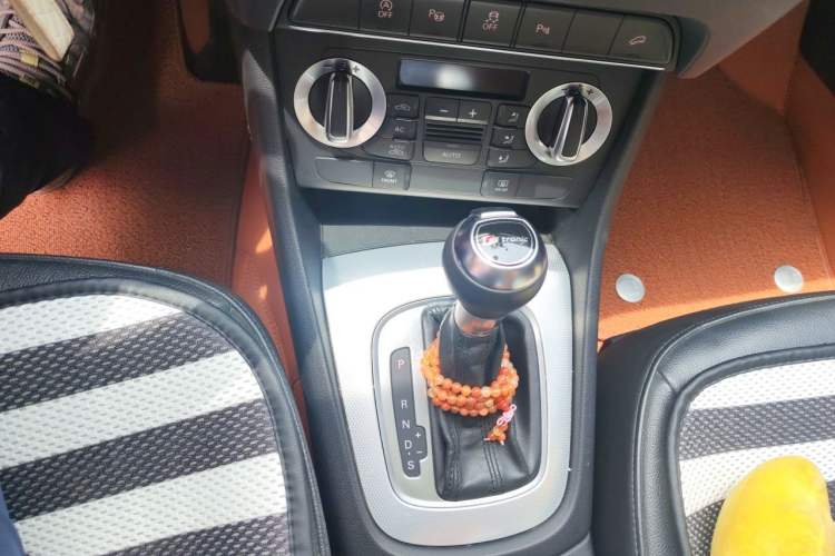 Used Audi Q3 2012 35 TFSI quattro Comfort Model Gear Lever