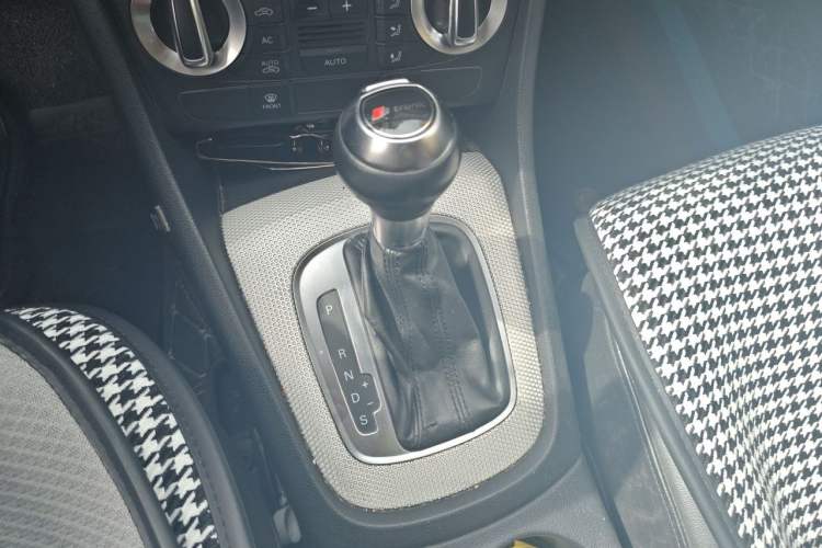 Used Audi Q3 2012 40 TFSI quattro Sport Edition Gear Lever