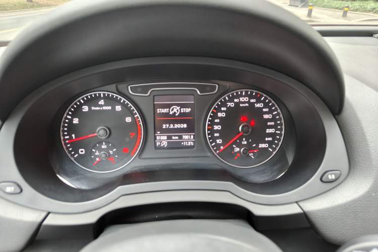 Used Audi Q3 2012 35 TFSI quattro Comfort Model Instrument Cluster