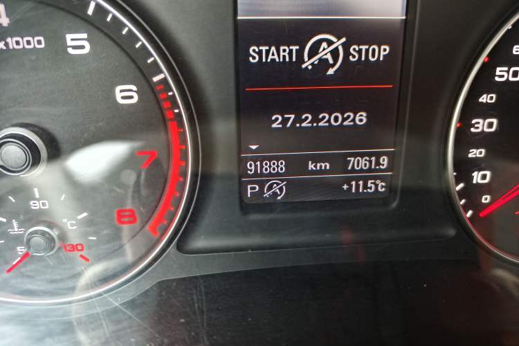 Used Audi Q3 2012 35 TFSI quattro Comfort Model Odometer Close Up