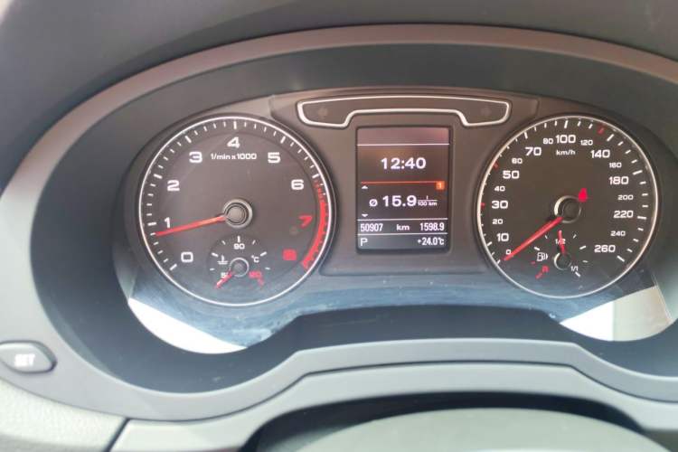 Used Audi Q3 2012 35 TFSI quattro Comfort Model Odometer Close Up