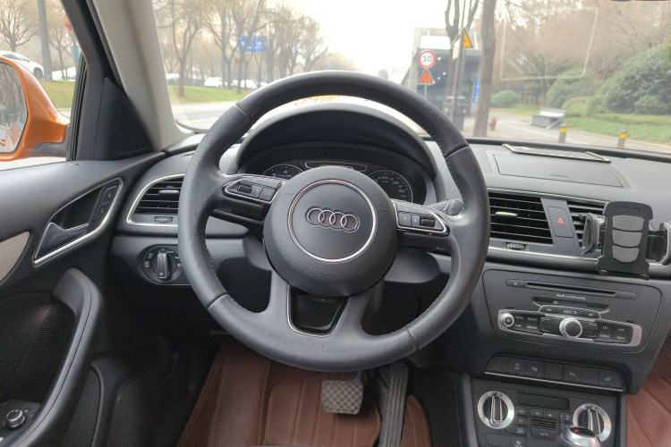 Used Audi Q3 2012 35 TFSI quattro Comfort Model Steering Wheel