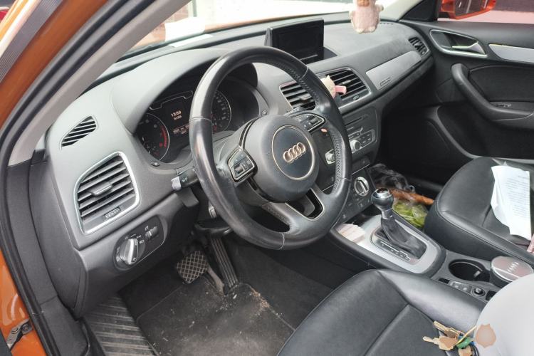 Used Audi Q3 2012 35 TFSI quattro Comfort Model Steering Wheel