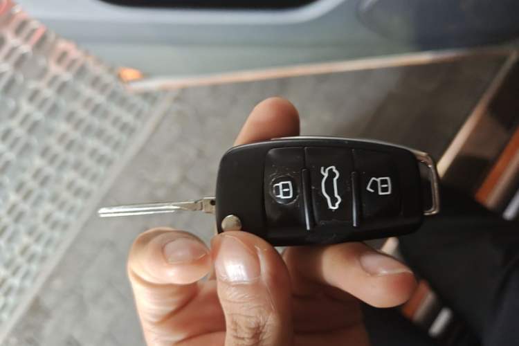 Used Audi Q3 2012 35 TFSI quattro Comfort Model Vehicle Key