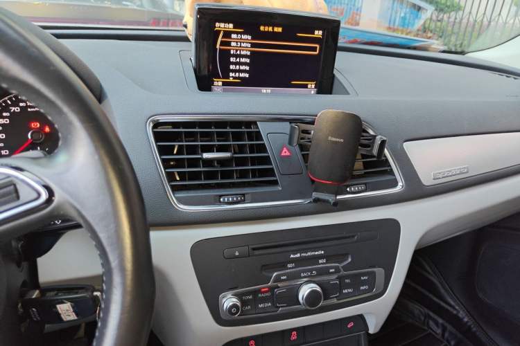 Used Audi Q3 2012 35 TFSI quattro Comfort Model Audio And AC Panel